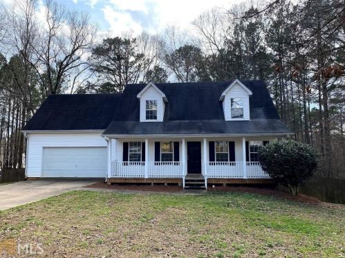4550 Atha Cir, Loganville, GA 30052-9236