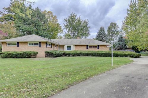 1408 Maplecrest Dr, Champaign, IL 61821-4403