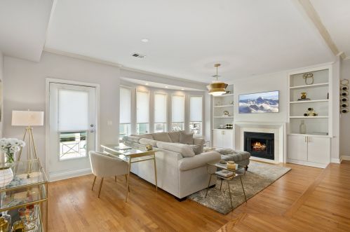 77 16th St, Chicago, IL 60616-1224