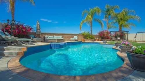 17677 Cedarwood Dr, Riverside CA  92503-7039 exterior