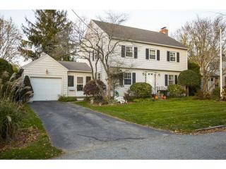 19 Colonial Rd, Bristol, RI 02809-1510