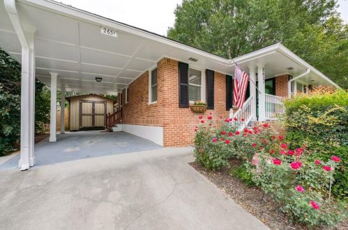 2631 Boland Dr, Atlanta GA  30319-3615 exterior