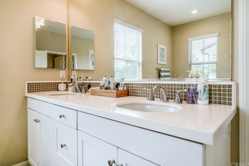 54 Rembrandt, Irvine CA  92620-7314 exterior