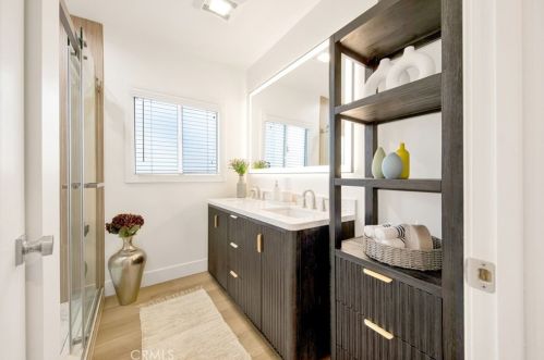 1755 Glenwood Rd, Glendale CA  91201-1543 exterior