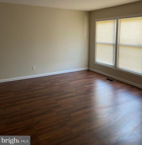 38 Rockland Dr, Willingboro, NJ 08046-4003
