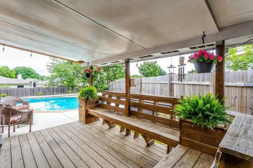 8100 Broken Arrow Rd, Fort Worth TX  76137-1291 exterior