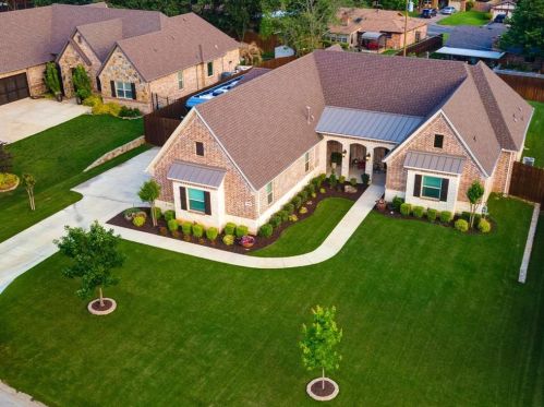 8704 Stewart Dr, Fort Worth TX  76182-4248 exterior