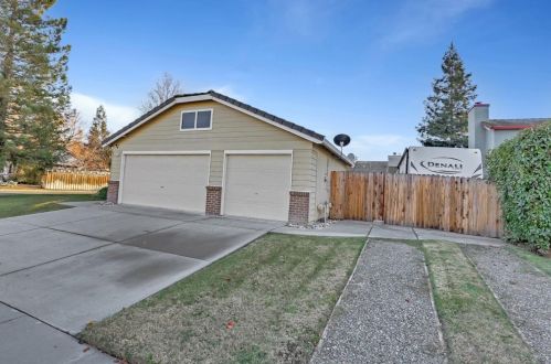 8796 Fallbright Way, Elk Grove, CA 95624-3255