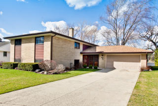34 Edgemont St, Long Grove, IL 60060