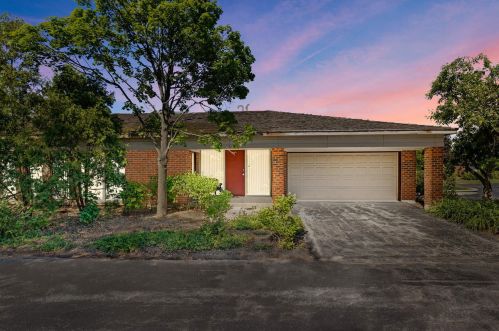484 Taupo Ln, Bannockburn IL  60015-4338 exterior
