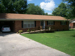 538 Ridgeway Dr, Bolivar, TN 38008-2410