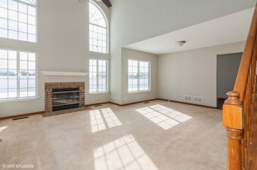 1211 Dunamon Dr, Hanover Park, IL 60103-1950