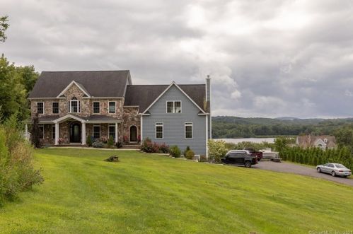 41 Coe Rd, Waterbury, CT 06716-2511