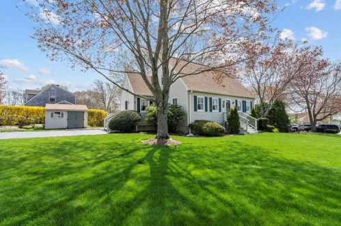 22 Fern Dr, Warren, RI 02885-1723