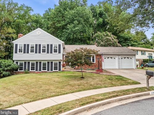 2210 Dockside Ct, Woodbridge, VA 22192-2127