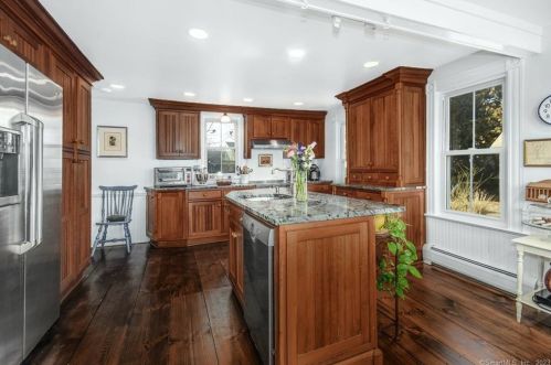 16 Burwell St, Norwalk CT  06854-4703 exterior