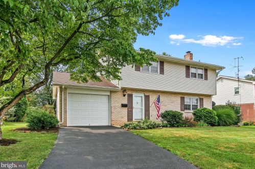 811 Fairview Rd, Carlisle, PA 17013-1509