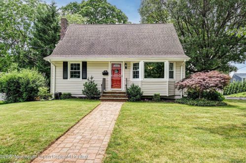 48 Campbell St, Tinton Falls NJ  07701-5649 exterior