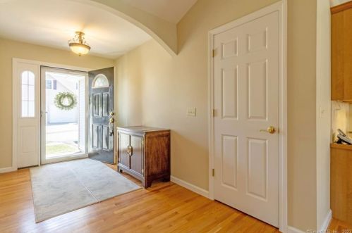 6 North Rdg, East Hampton, CT 06424-1514