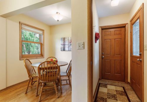 556 Edith Ave, Saint Paul MN  55115-2030 exterior