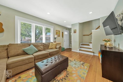 3949 Pacific Ave, Chicago, IL 60634-2033