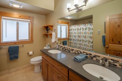 12901 Northwoods Blvd, Truckee CA  96161-6346 exterior