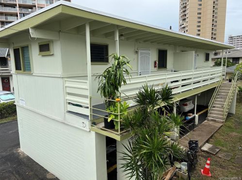 574 Lauiki St, Honolulu HI  96826-5145 exterior