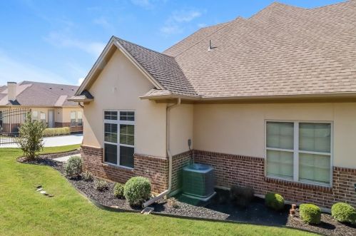 8821 Creek Run Rd, Fort Worth TX  76120-3902 exterior