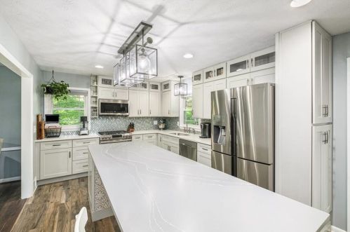 6869 Lockridge Dr, Atlanta GA  30360-1514 exterior