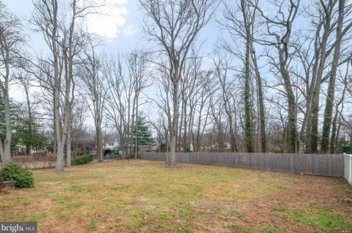 1221 Oakwood Rd, Tavistock NJ  08033-3632 exterior