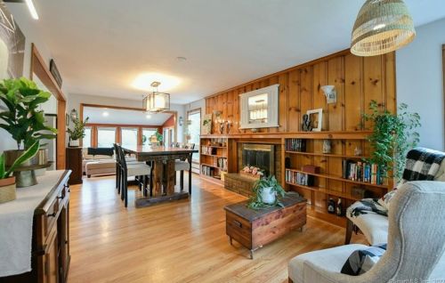 39 Maryland Dr, Middlefield CT  06455-1005 exterior