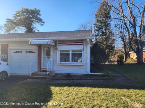 766 Hudson Pkwy, Lakehurst, NJ 08759-6319