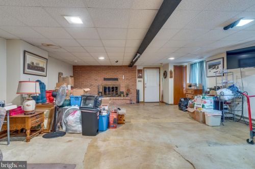 857 Oregon Trl, Harpers Ferry WV 25425-3144 exterior