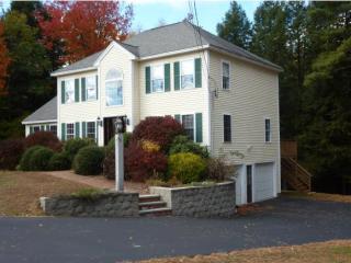 8 Bayberry Rd, Chester, NH 03036-4061