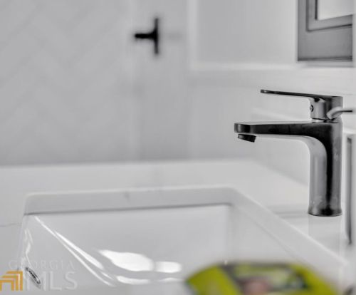 1392 Bryan Ave, Atlanta GA  30344-2665 exterior