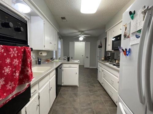 717 Kingsbridge Dr, Garland TX 75040-3515 exterior