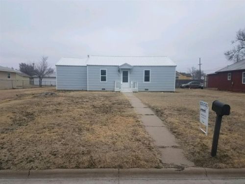 826 Adams St, Hugoton, KS 67951-2700