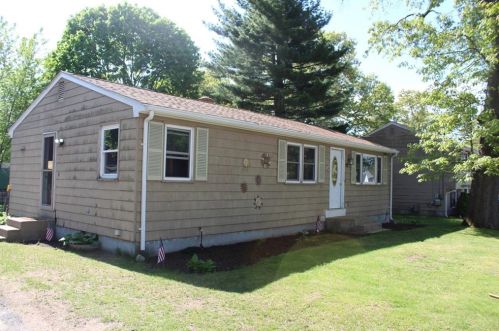 44 Reynolds Ave, Warwick, RI 02889-8734