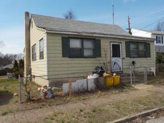 7963 Sheppard Rd, Camden, NJ 08110-2452