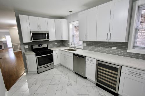 7705 Bennett Ave, Chicago IL  60649-4605 exterior