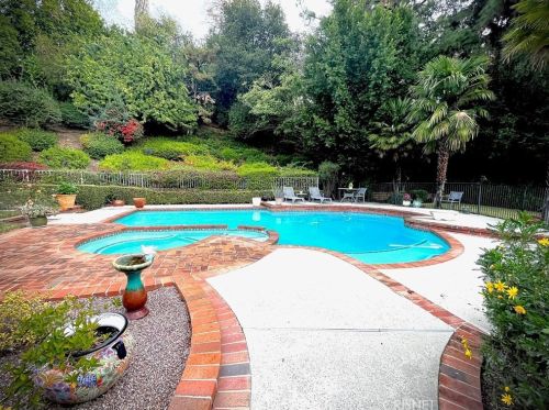 388 Catherine Park Dr, Glendora, CA 91741-3019
