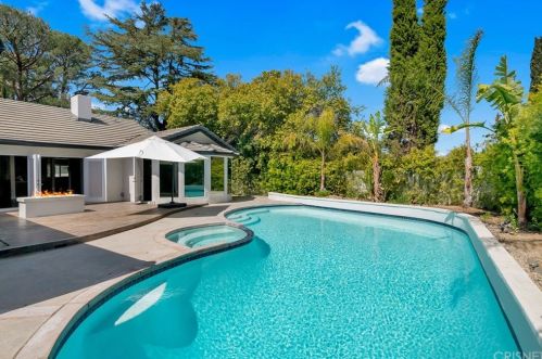 3634 Royal Woods Dr, Van Nuys CA  91403-4214 exterior