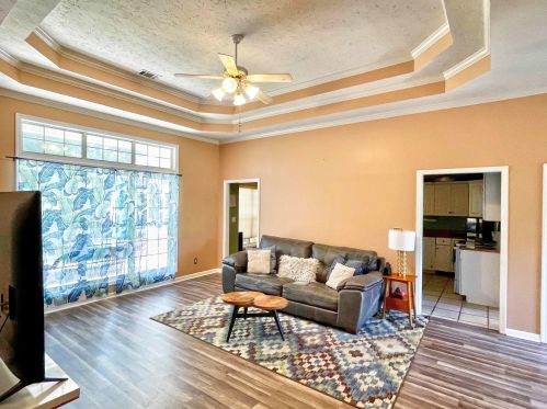 121 Cameron Pointe Dr, Lagrange, GA 30240-7727