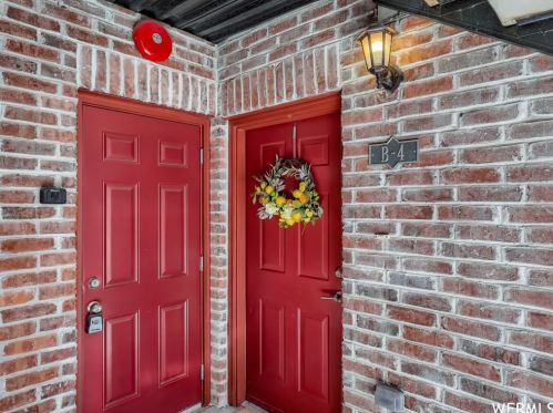 74 Resaca Dr, Sandy, UT 84070-2060