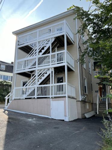 50 Pike St, Biddeford, ME 04005-2761