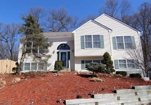 73 Pleasant Hill Rd, Dover, NJ 07869-3568