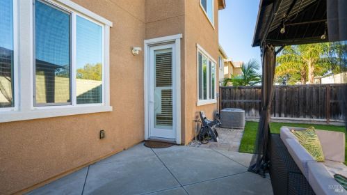 5283 Gramercy Cir, Fairfield CA  94533-6680 exterior
