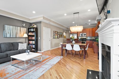 7018 Ashland Blvd, Chicago, IL 60626-4728
