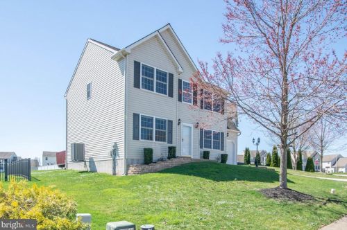 3949 Lyn Cir, York, PA 17315-4756