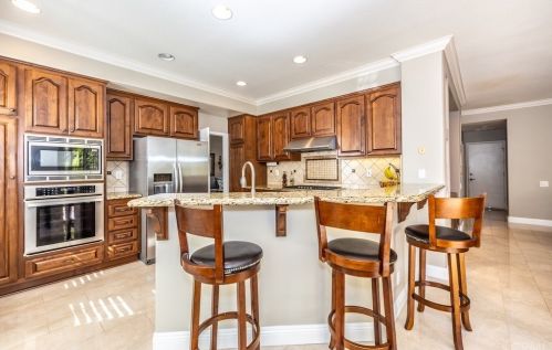 1098 Rexford Ln, Anaheim CA  92808-2333 exterior